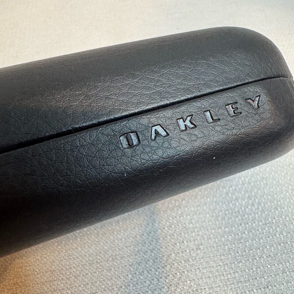 Oakley Unisex Black Hardcase Clamshell Sunglass Eyeglass Holder-CASE ONLY